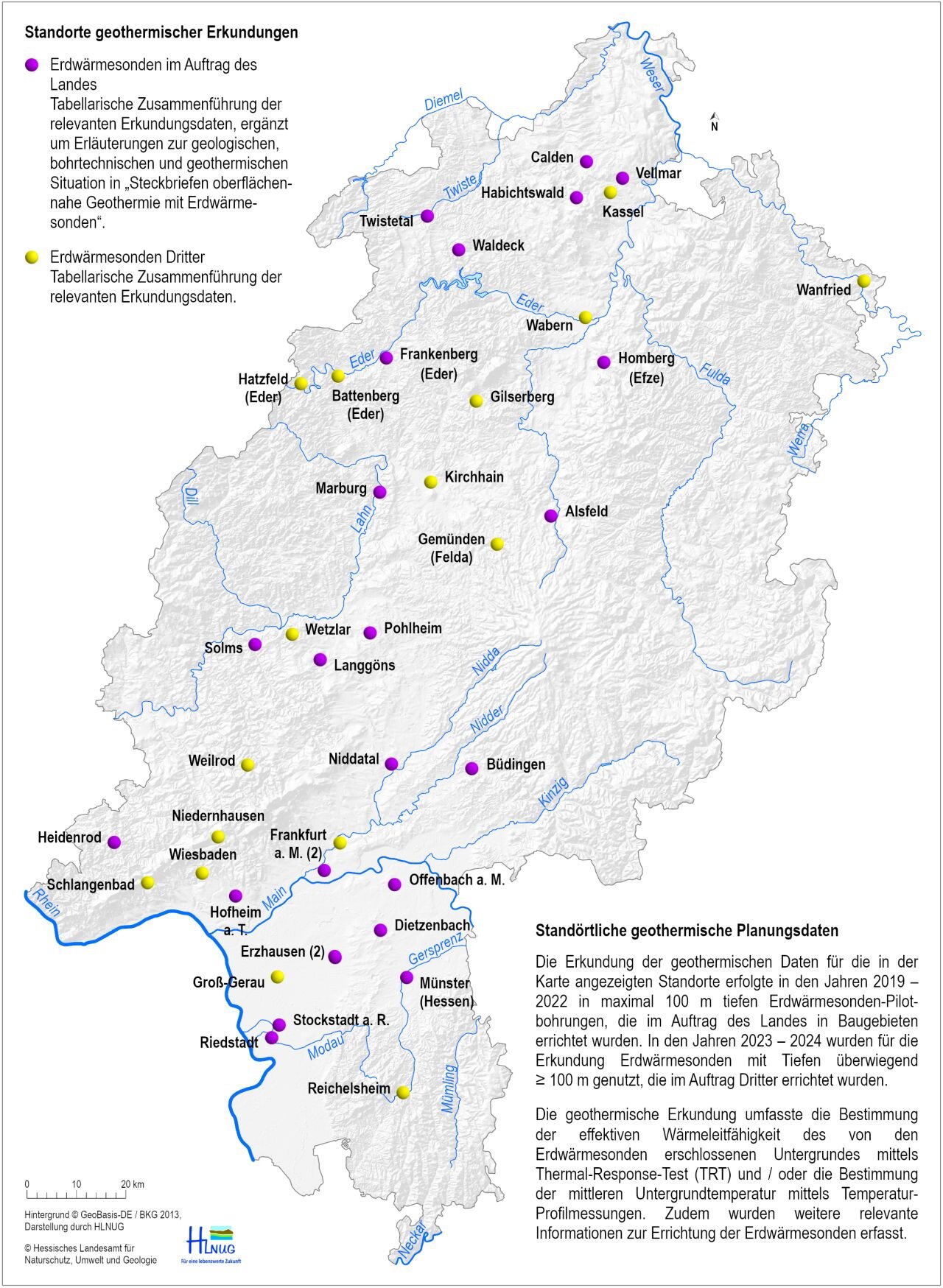 Für ein besseres Verständnis des Temperaturregimes im oberflächennächsten Bereich hat das HLNUG in Kooperation mit der TU Darmstadt am Standort Erzhausen (Hessen) eine hochaufgelöste Messreihe vertikaler Temperaturprofile durchgeführt. Zwischen Januar 2024 und Januar 2025 wurden im Rahmen einer Bachelorarbeit in einer nicht betriebenen Erdwärmesonde 25 Temperaturprofile bis in 50 m Tiefe erhoben. Die Messreihe ermöglicht eine quantitative Analyse des Zusammenhangs zwischen bodennahen Lufttemperaturen und Untergrundtemperaturen sowie die Abgrenzung der saisonalen, neutralen und geothermischen Zone. Mit der systematischen Erhebung und Auswertung dieser Daten stellt diese Arbeit eine qualitätsgesicherte Fachinformationsgrundlage zur Verfügung. Die Ergebnisse tragen zur besseren Einordnung geothermischer Fachdaten bei und unterstützen Planung, Bewertung und Genehmigung von Vorhaben im Bereich der oberflächennahen Geothermie in Hessen.