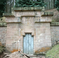 Bild des Eingangs des Stollens Büchelbach